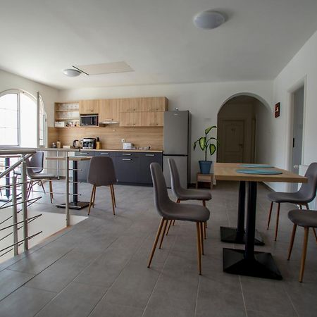 Fonix Design Rooms Дебрецен Екстериор снимка