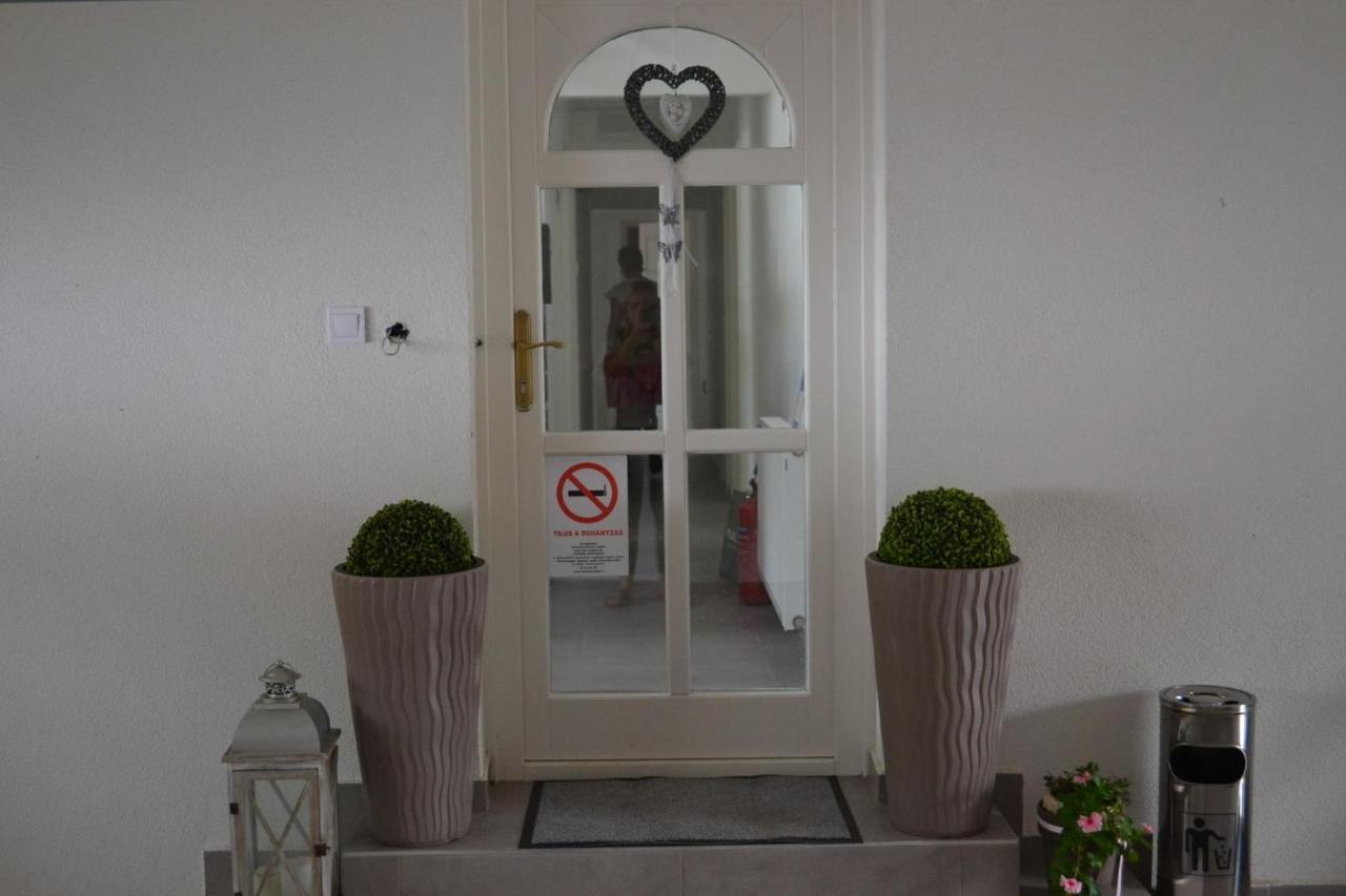 Fonix Design Rooms Дебрецен Екстериор снимка