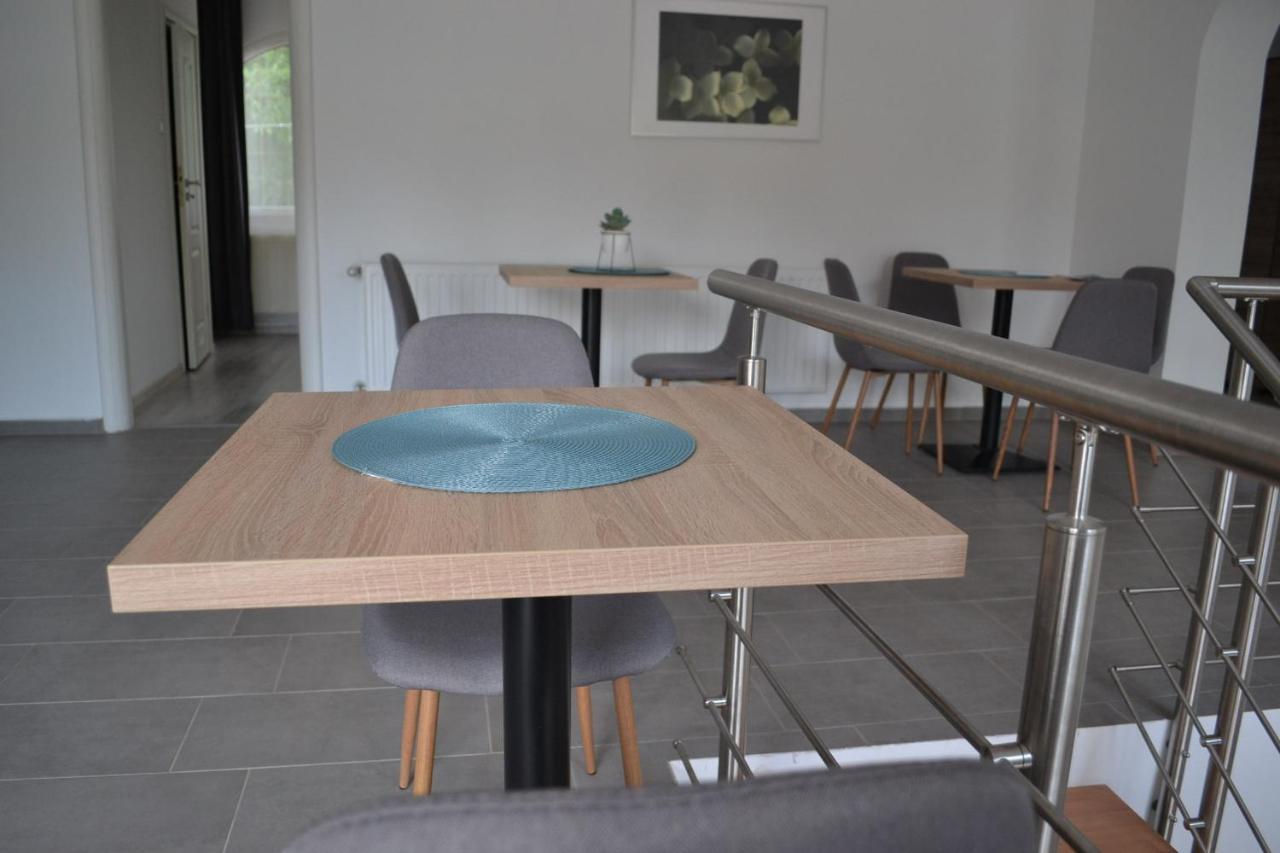 Fonix Design Rooms Дебрецен Екстериор снимка