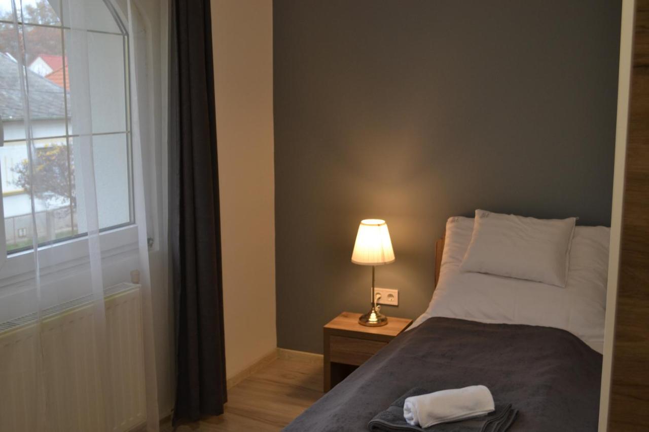 Fonix Design Rooms Дебрецен Екстериор снимка